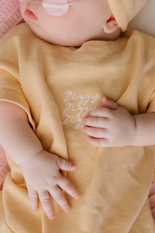 SIGNATURE TEE | BUTTER (KIDS) - ZIGGY LOU